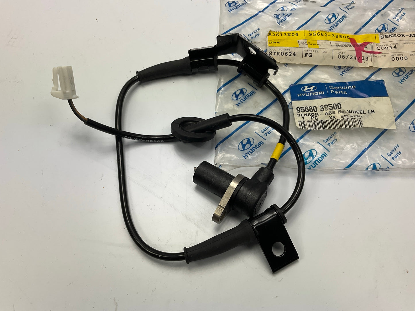 NEW - OEM 9568039500 Rear Left ABS Wheel Speed Sensor For 2002-03 Hyundai XG350