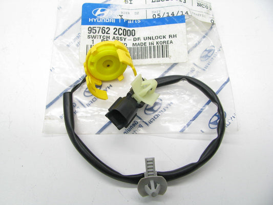 NEW - OEM GENUINE Right Side Door Unlock Switch For 2001-2008 Tiburon 957622C000