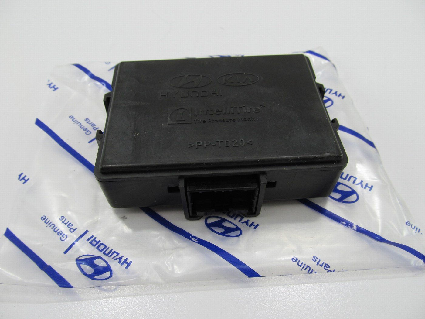 NEW Genuine OEM Tire Pressuring Monitoring TPMS Control Module OEM 958004D600