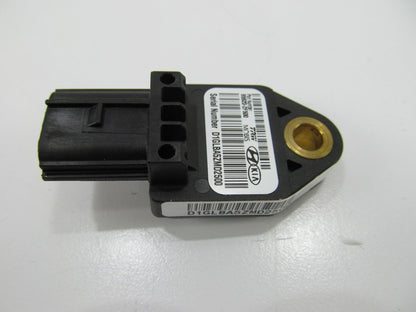 Front Side SRS Impact Crash Sensor OEM For 2006-12 Kia Sedona, 2007-08 Entourage