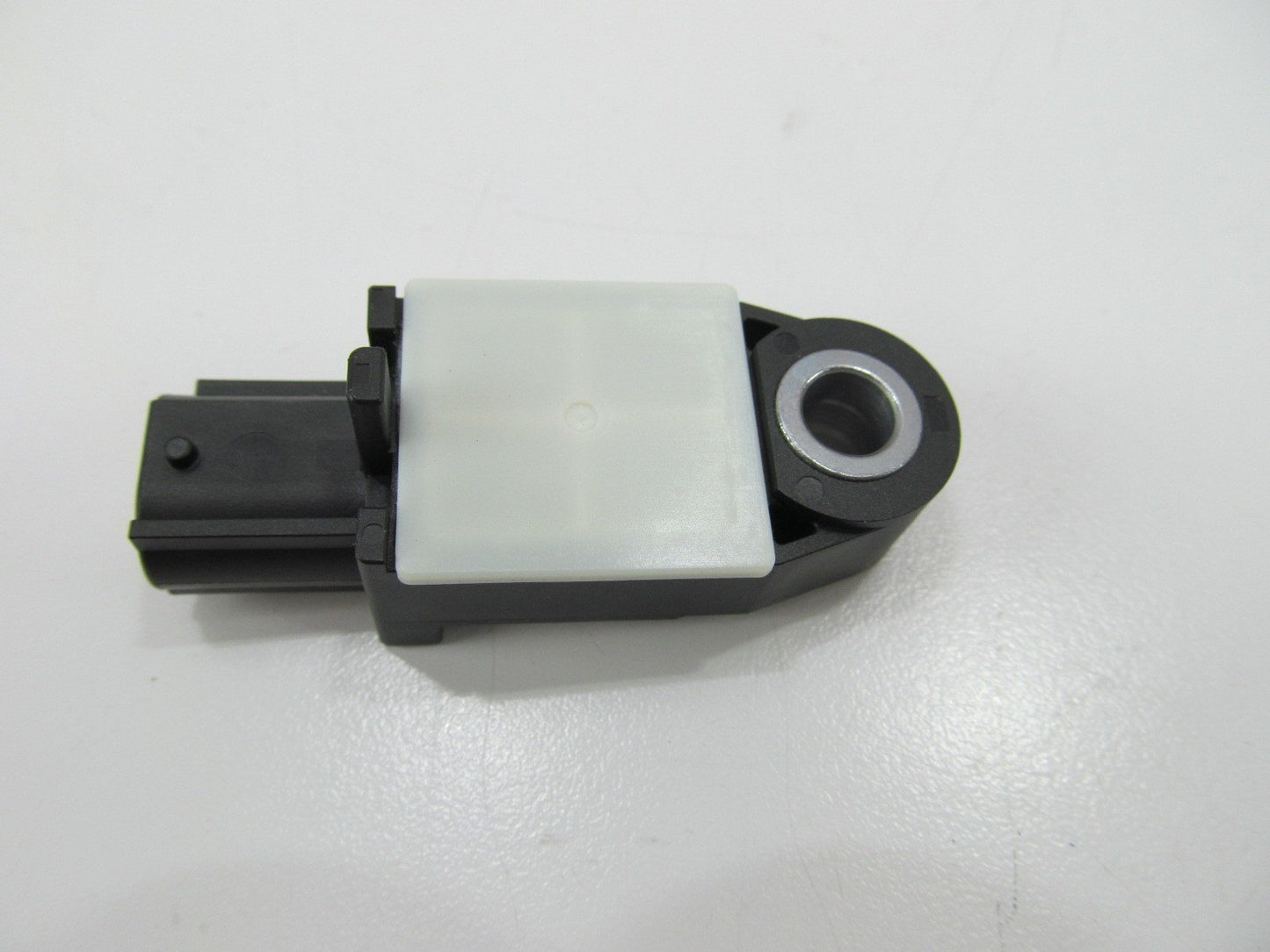 New Front SRS Impact Crash Sensor For 2013-2014 Hyundai Elantra GT 959303X100