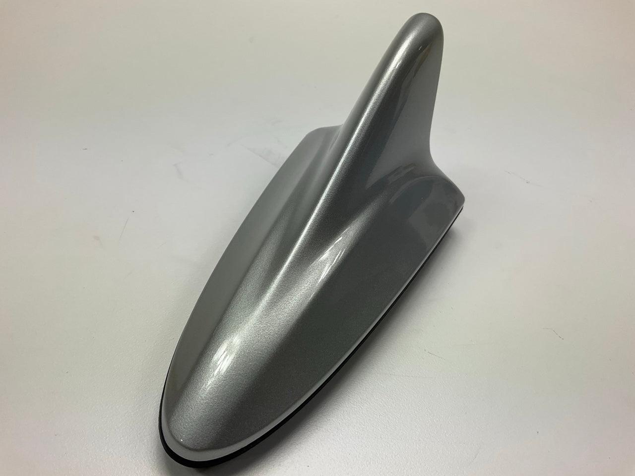 NEW Shark Fin Antenna, Bright Silver, OEM For 09-10 Hyundai Sonata 962100A600K1