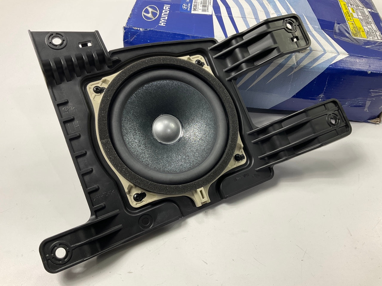 NEW Rear Door Speaker OEM For 2012-2017 Hyundai Veloster 963602V110