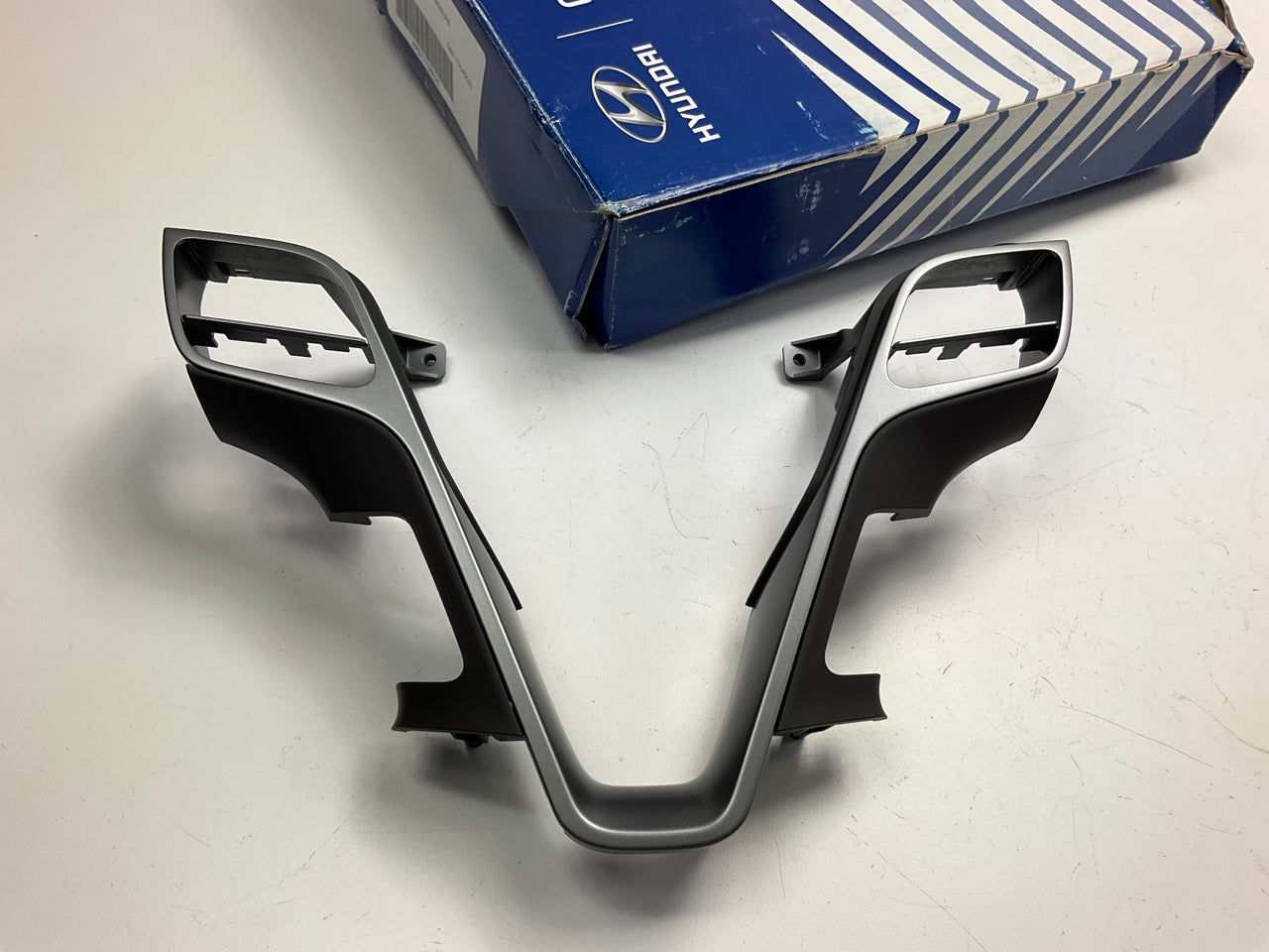 Steering Wheel Switch Surround Trim Bezel OEM For 16-19 Santa Fe 967602W500UNB