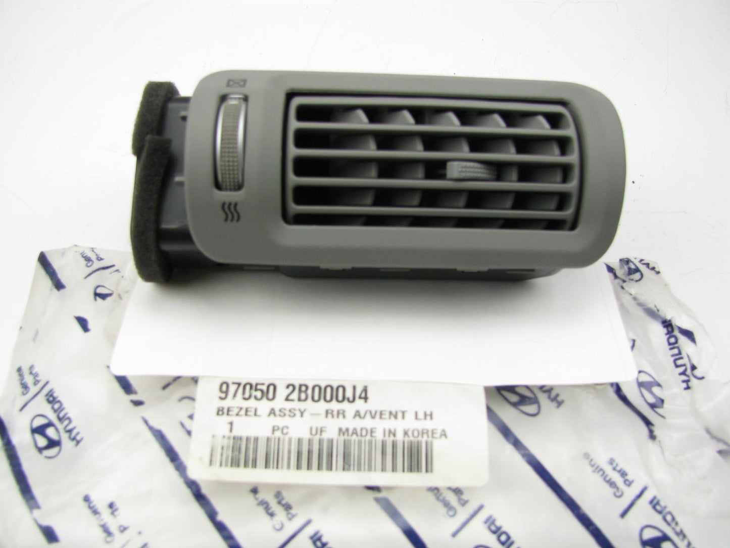 NEW GENUINE Rear Left Pillar Lower A/C Vent Grille OEM For 2007-09 Santa Fe GRAY