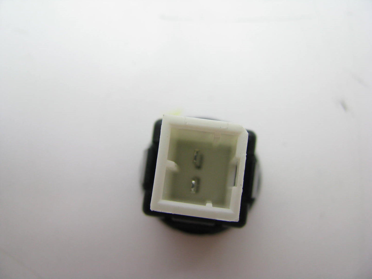 NEW GENUINE OEM Photo Light Temperature Temp Sensor For Hyundai 9725338000