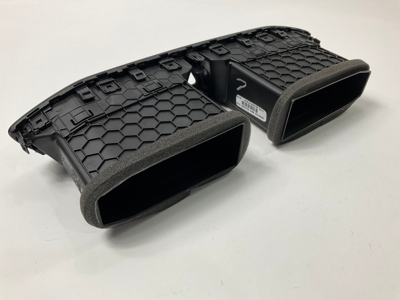 Center Left Drivers Side A/C Air Vent For 19-23 Hyundai Santa Fe 97410S2000VCS