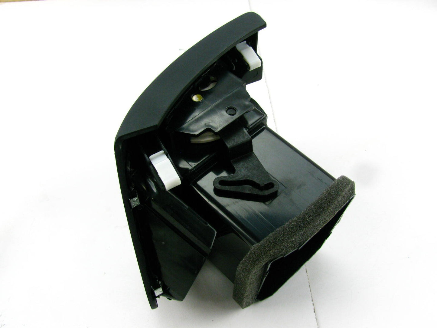 NEW - OEM Left Drivers Side Outer Dashboard A/C Air Vent Outlet For 06-08 Sonata