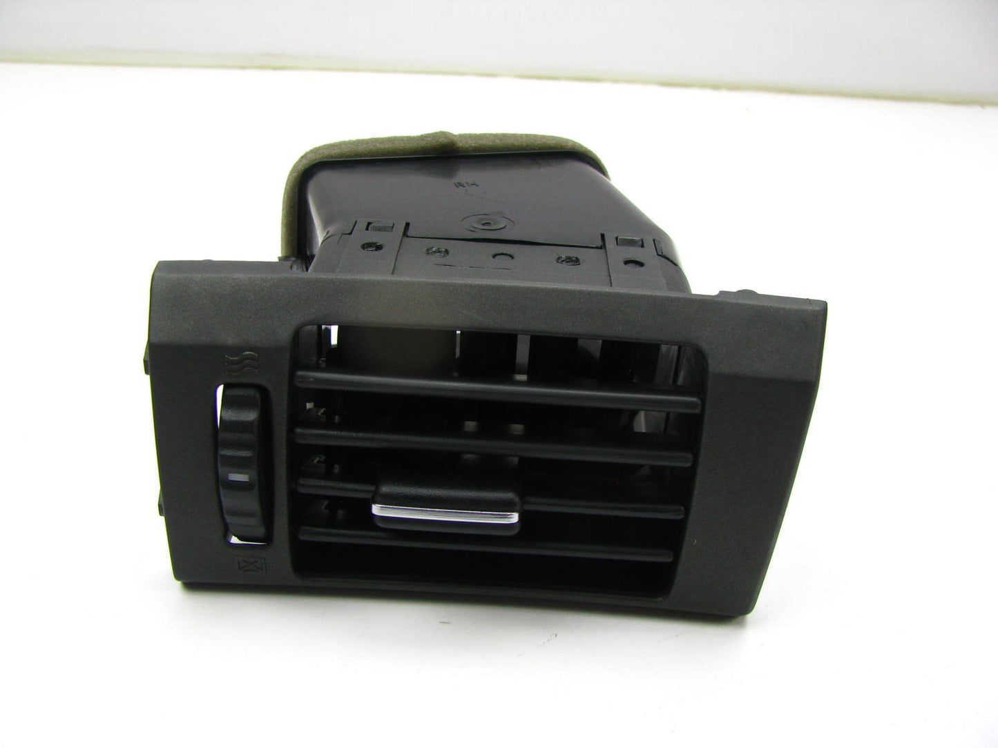 NEW RIGHT OUTER A/C Air Vent Duct Outlet OEM For 2001 Hyundai XG300, 02-03 XG350