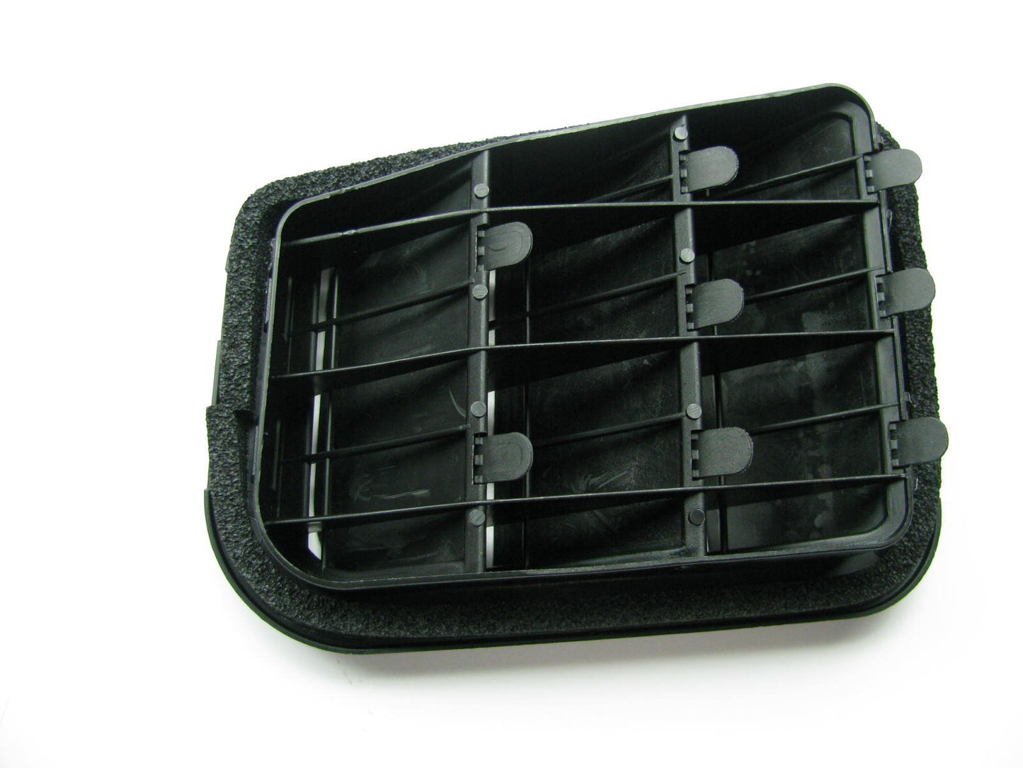 Rear Quarter Panel Right (Passengers Side) Air Pressure Vent Grille 975102F200