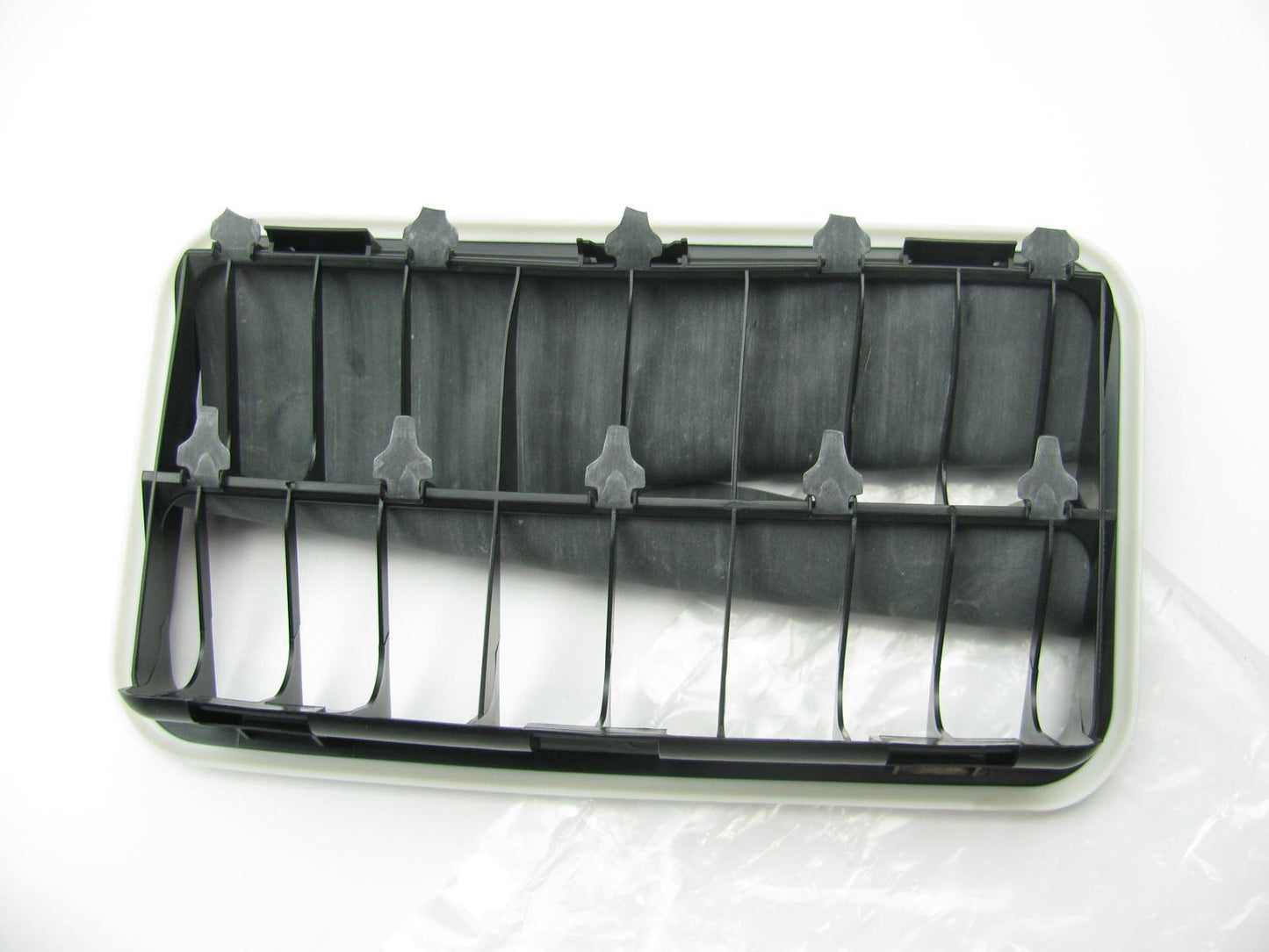 NEW - OEM Quarter Panel Pressure Vent For 2006-2015 Hyundai 975103K000