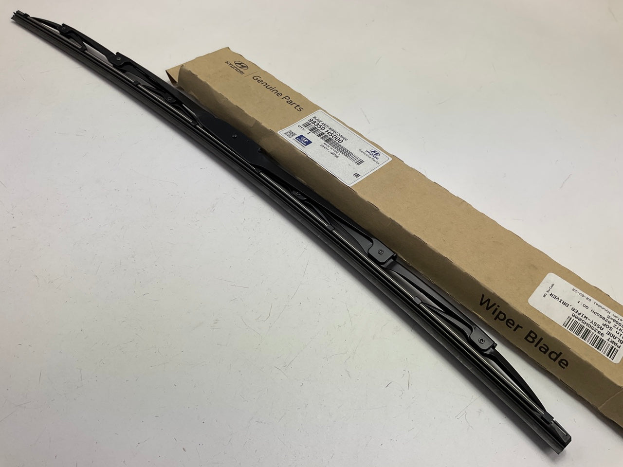 Left Drivers Side Windshield Wiper Blade For 2021-23 Hyundai Elantra 98350H5000