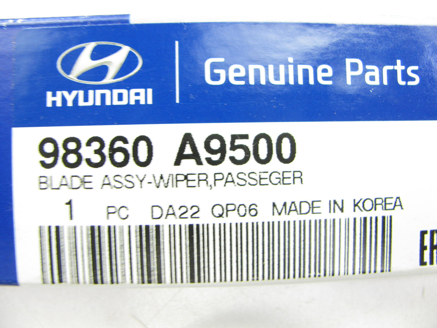 NEW - OEM 98360A9500 Front Right Windshield Wiper Blade For Hyundai