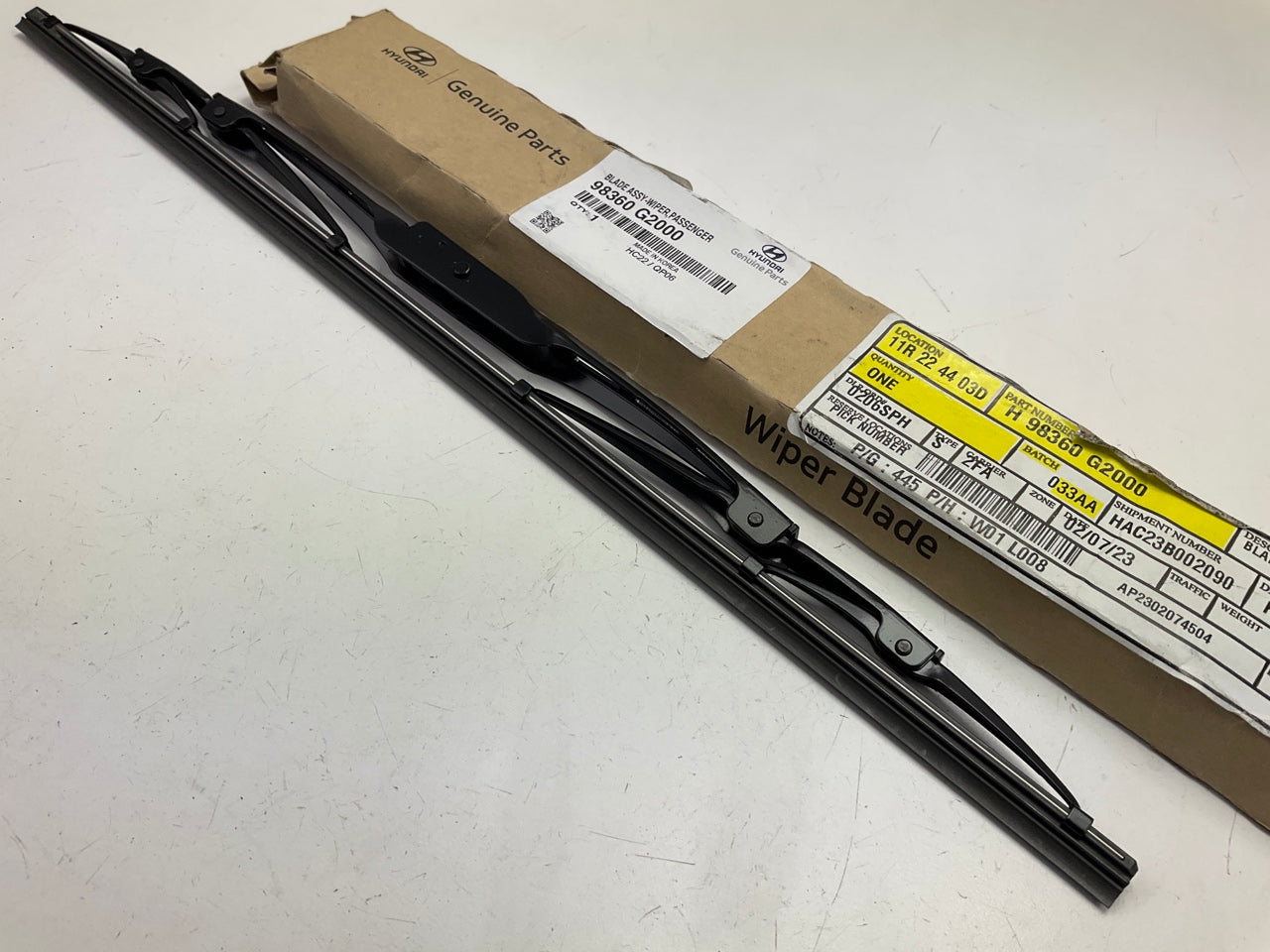 Right Passengers Side Windshield Wiper Blade OEM For Hyundai 98360G2000