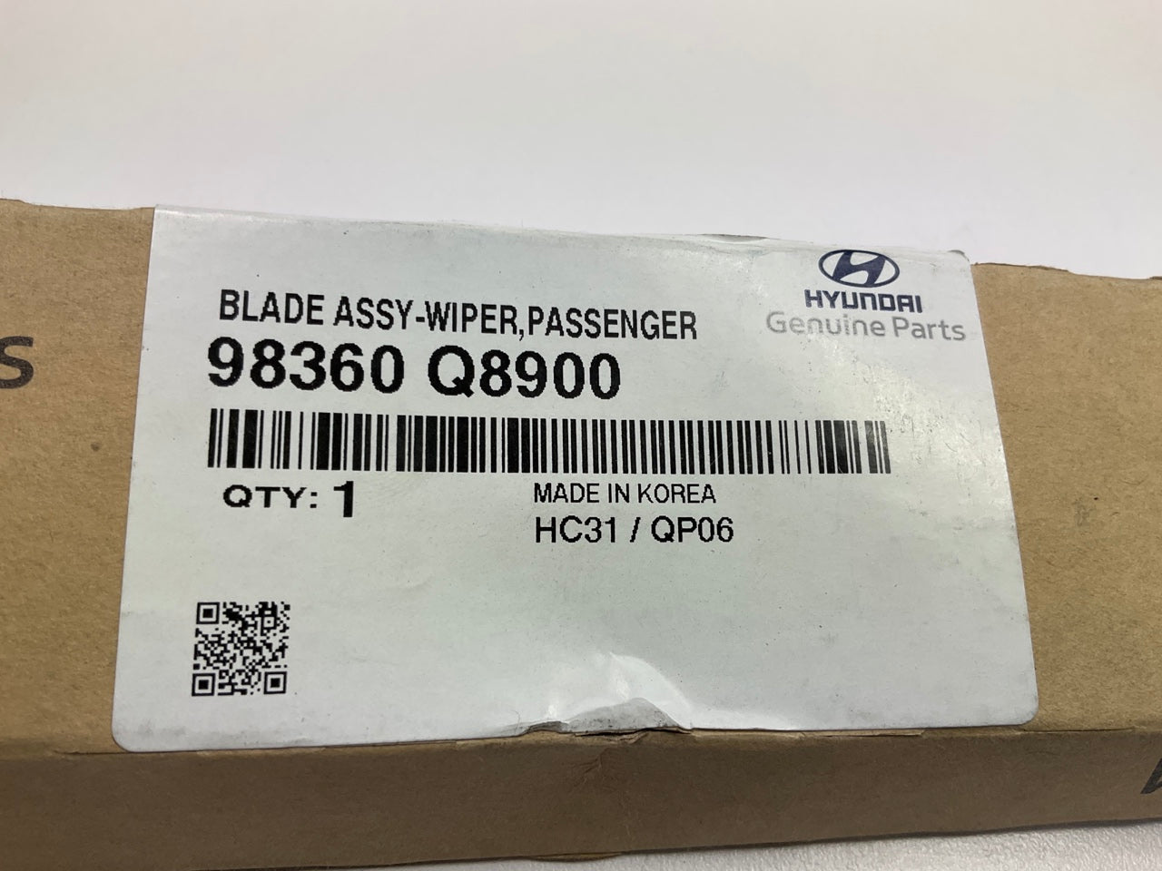 NEW Right Passengers Side Windshield Wiper Blade OEM For Hyundai 98360Q8900