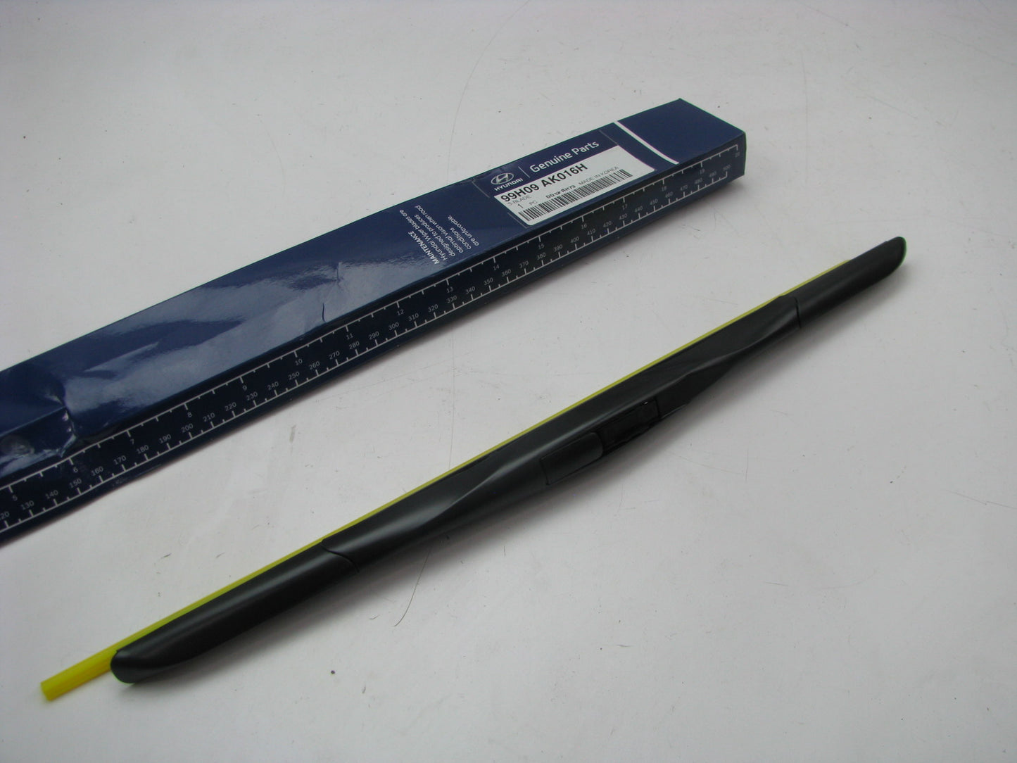 NEW - OEM 99H09AK016H 16'' Windshield Wiper Blade For Hyundai