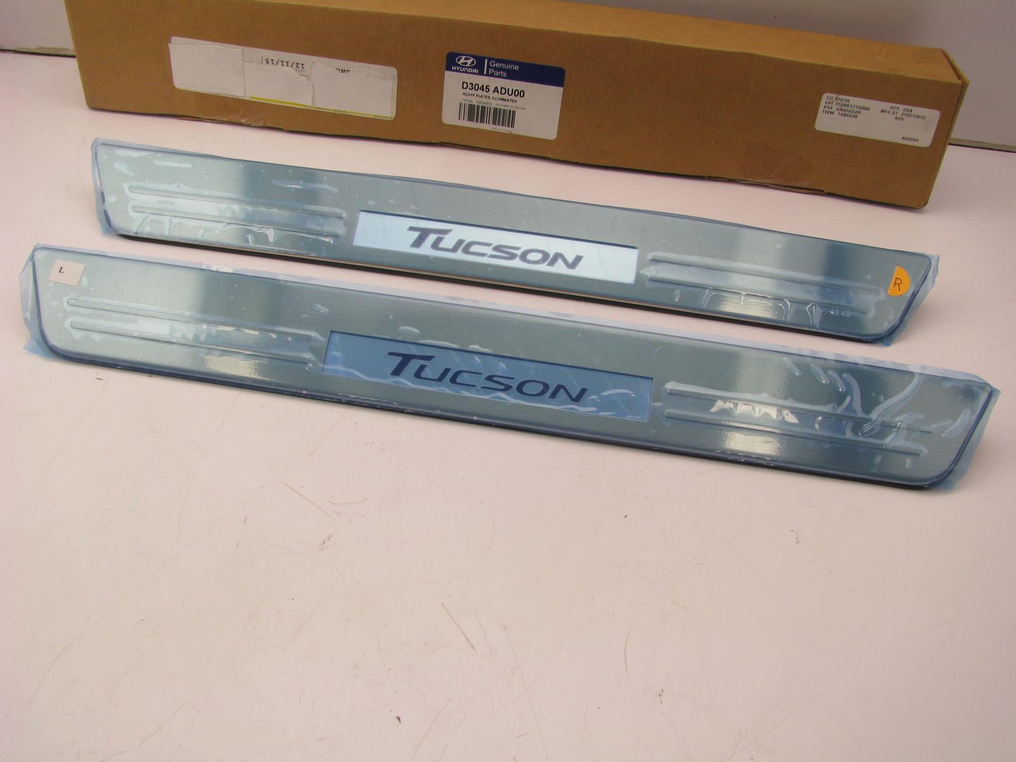 NEW - OEM FRONT Illuminated Door Sill Scuff Plates For 16-18 Hyundai Tucson