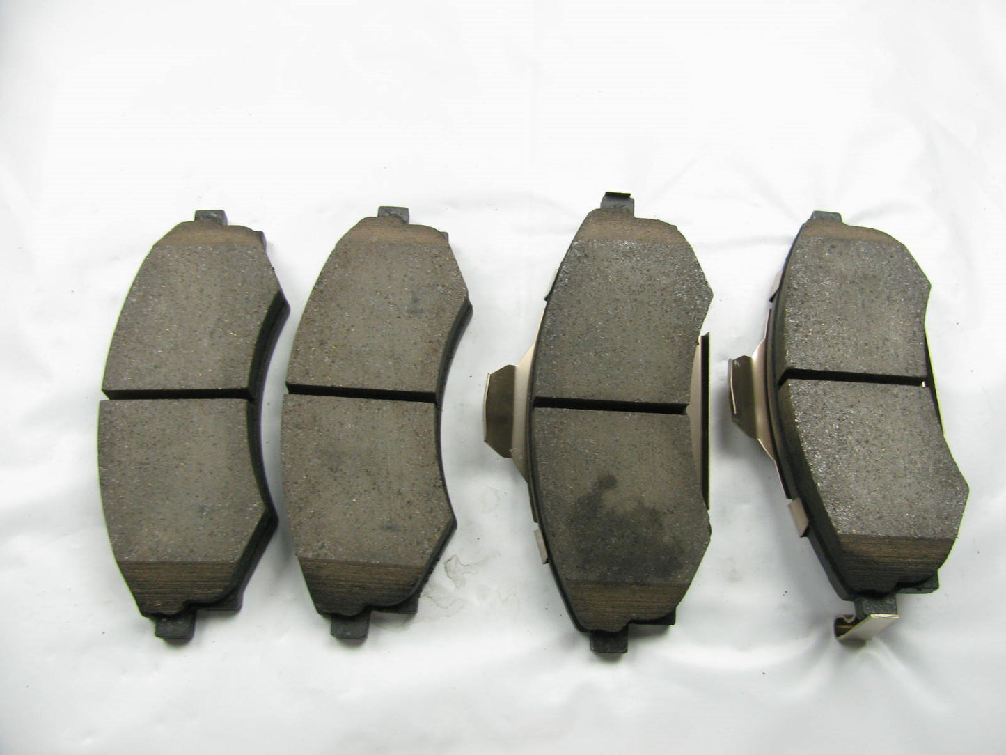 NEW - GENUINE OEM Front Disc Brake Pads For 2002-2004 Hyundai Sonata S5810138A60