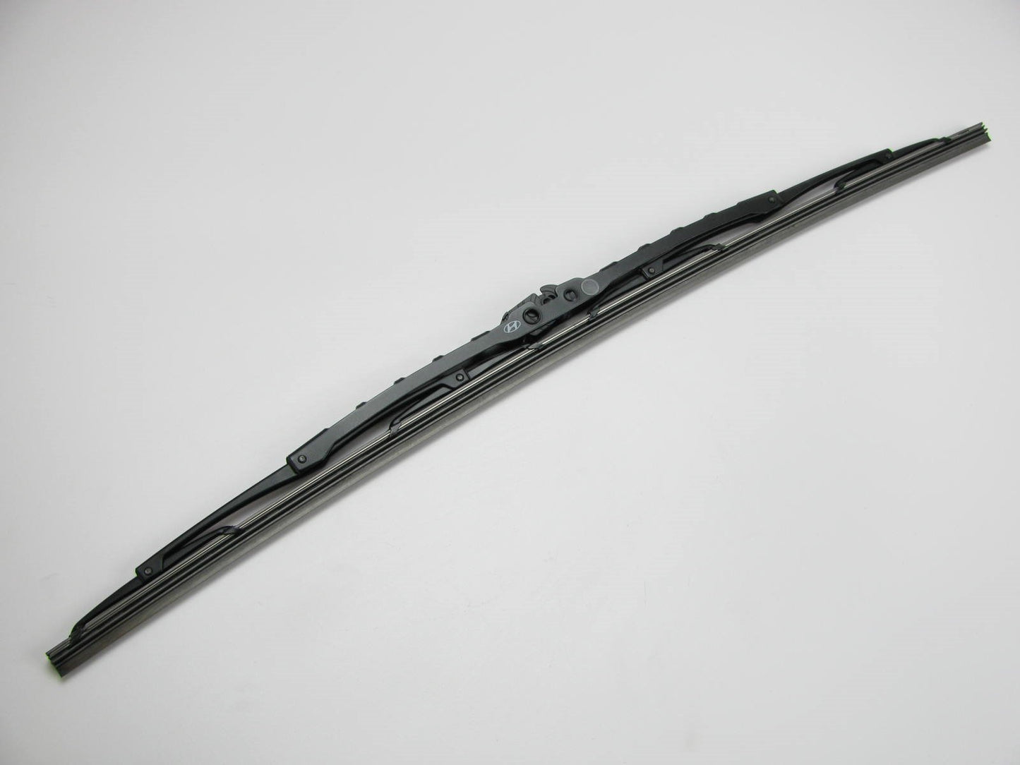 Left Drivers Side Windshield Wiper Blade OEM For Hyundai U889000022