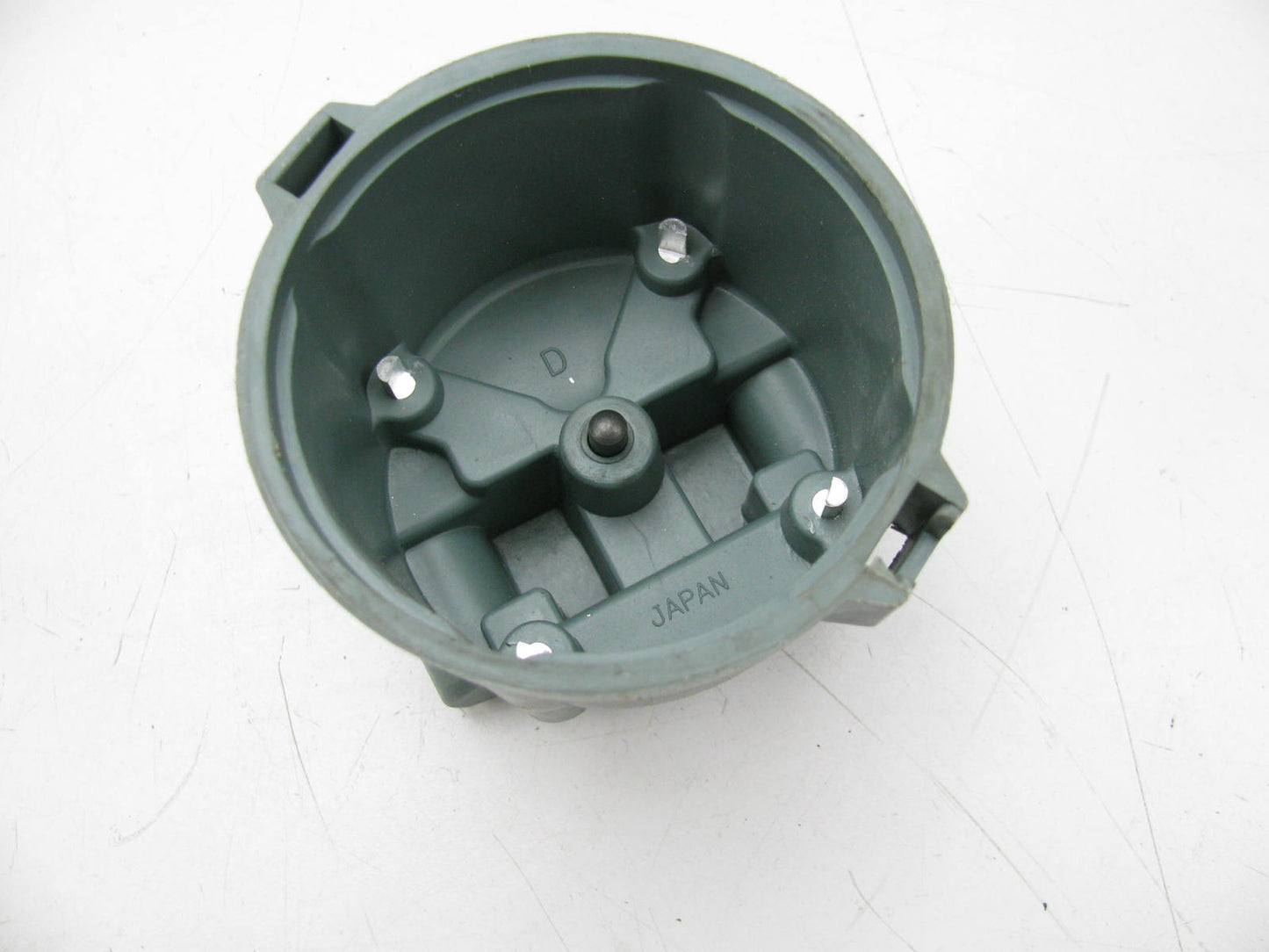 Iapco B-0338-007 Distributor Cap For 1974-1976 Mazda B1600 75-77 Mazda 808