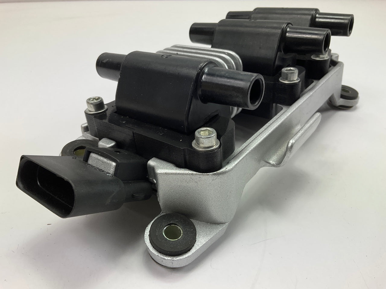 Intermotor UF256 Ignition Coil For 1998-2005 Volkswagen 2.8L-V6