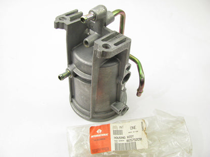 DAMAGED NIPPLE - Genuine International 1825752C91 Fuel Filter Housing