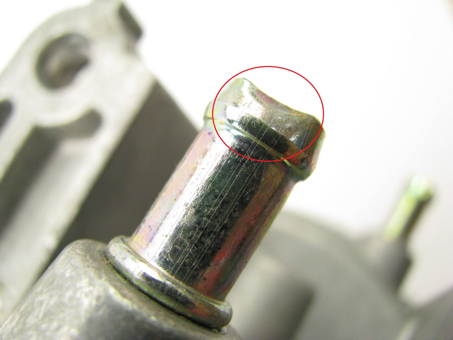 Genuine International 1825752C91 Fuel Filter Housing> MINOR DAMAGE<