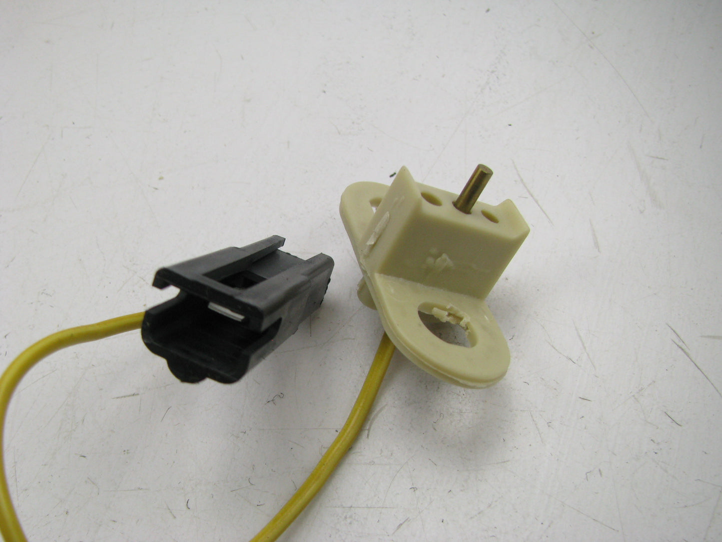 NEW - OEM International 470213C91 Horn Brush Contact For 1854