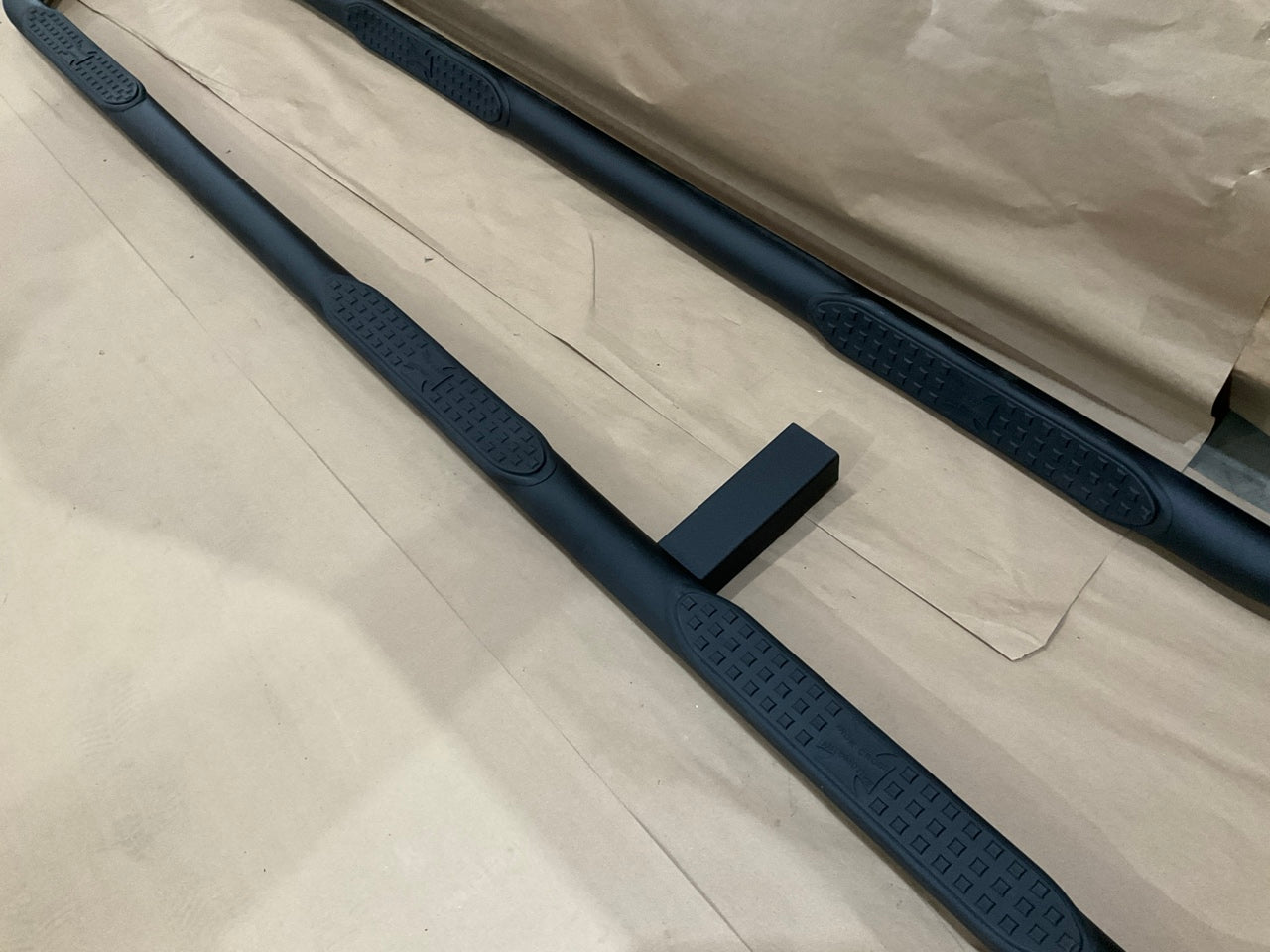 Iron Cross 52-568-B SLIGHTLY SCRATCHED Side Step Bars 14-15 Silverado Sierra