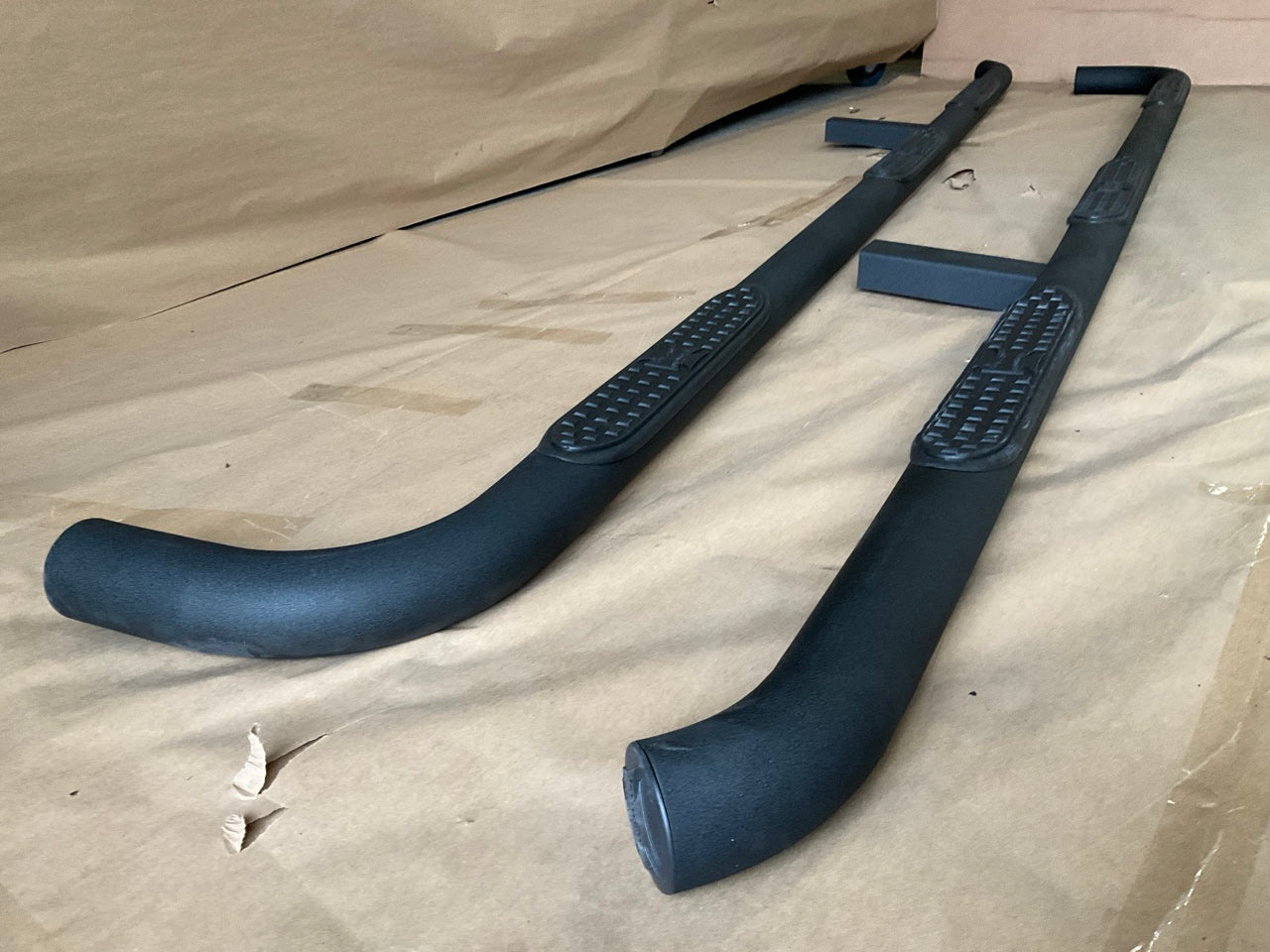 Iron Cross 53-574-B 3'' Black Wheel To Wheel Nerf Bars 15-18 Silverado 2500 Crew
