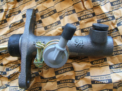 Genuine Isuzu 8-97102438-0 Clutch Master Cylinder
