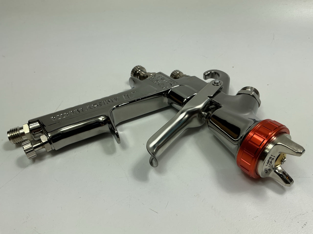 ANEST IWATA 5660 LPH400-134LVX Extreme Basecoat Spray Gun