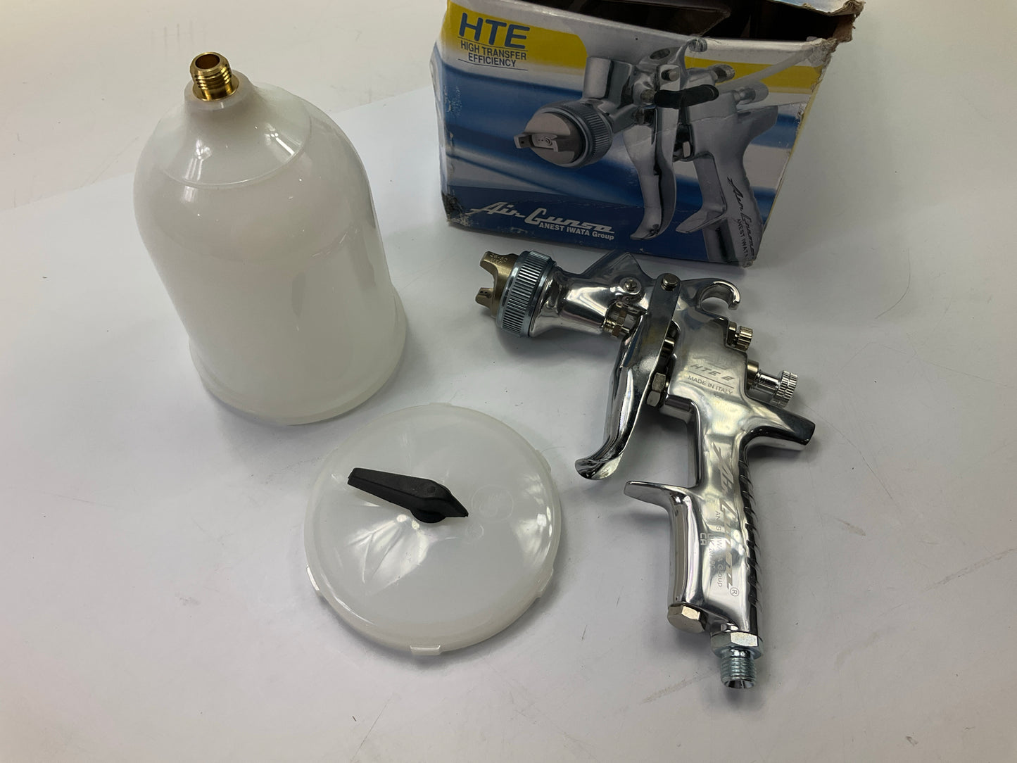 IWATA 9238 AirGunsa AZ3HTE2 Series Gravity Feed Spray Gun 600 Ml Cup 3mm