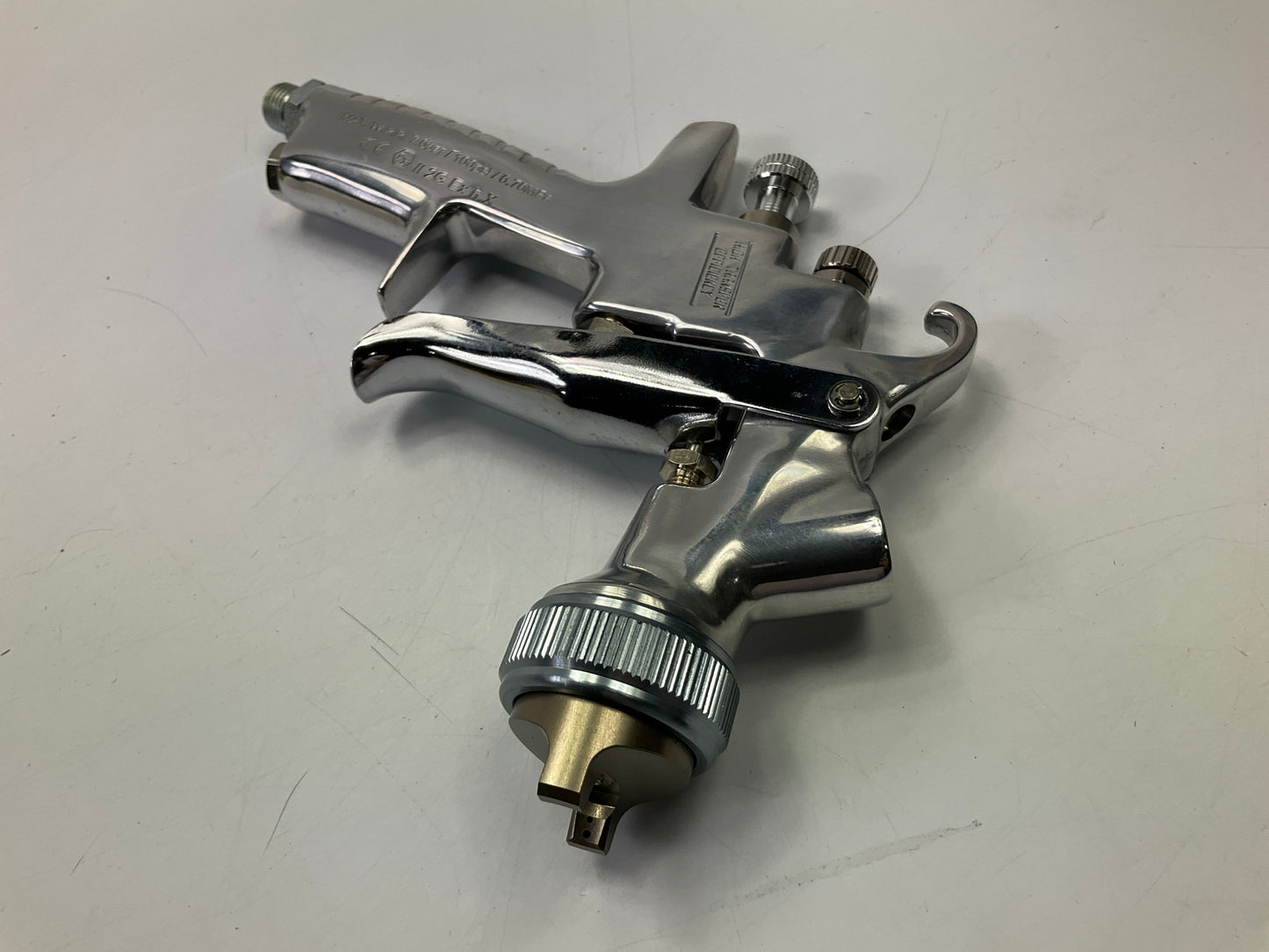 IWATA 9238 AirGunsa AZ3HTE2 Series Gravity Feed Spray Gun 600 Ml Cup 3mm