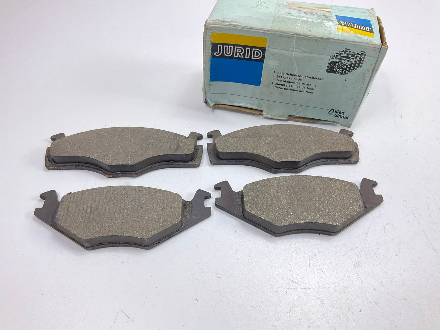Jurid 2841342 Front Brake Pads For 1980-1986 VW Jetta, 1976-1983 VW Rabbit