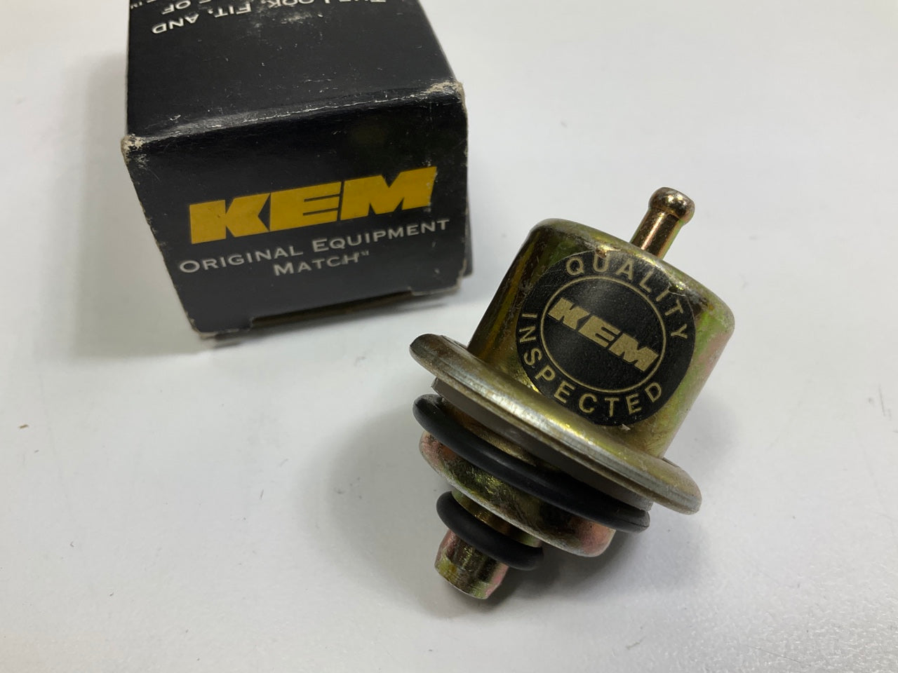 Kemparts 143-614 Fuel Injection Pressure Regulator