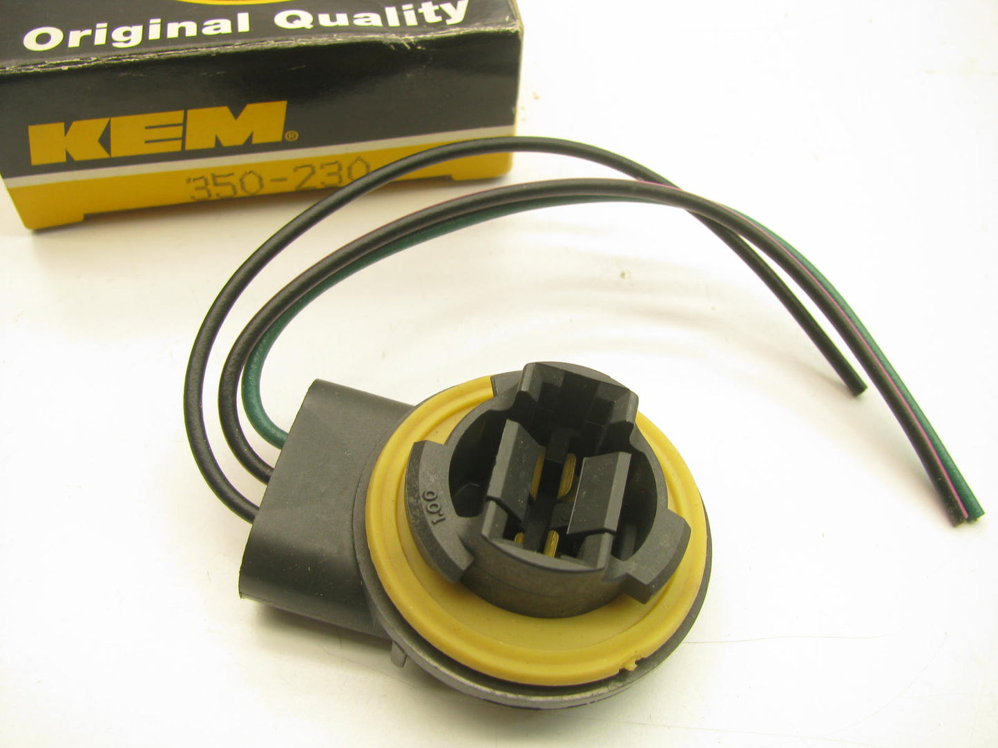 Kemparts 350-230 Light Bulb Pigtail Socket