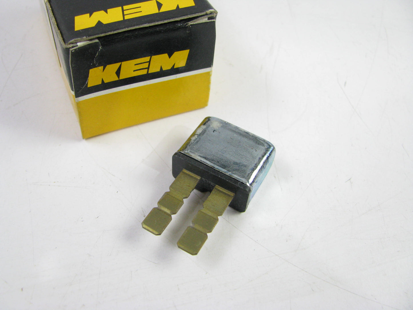 Kemparts CBS12 Circuit Breaker