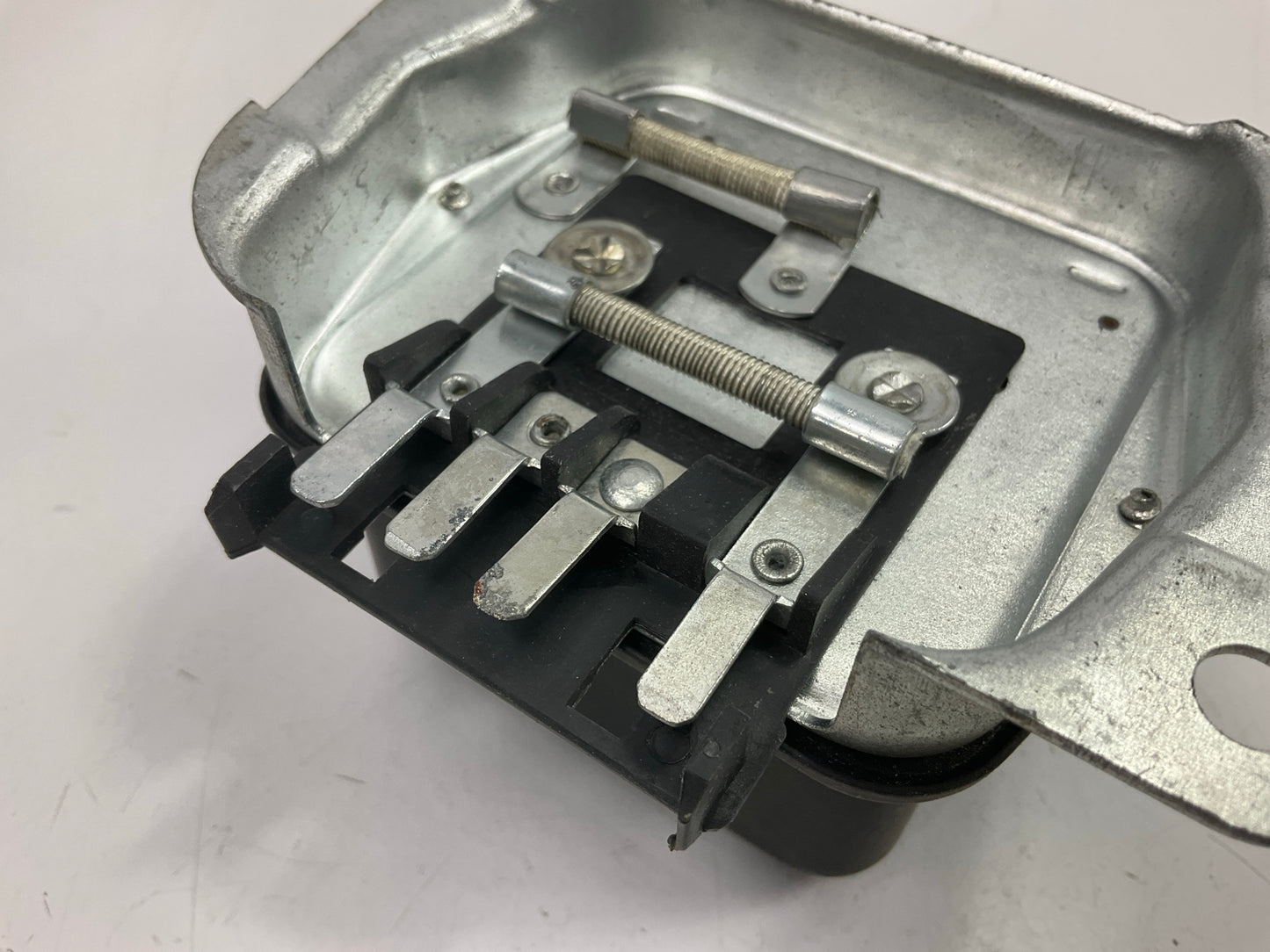 Kemparts KVR201 Voltage Regulator
