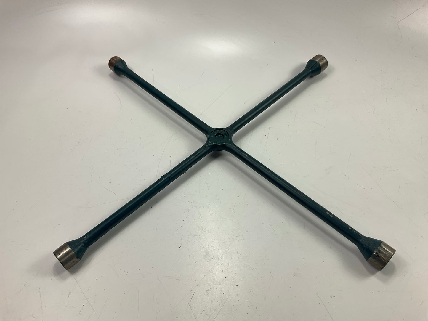 Ken-Tool 35657 23'' Professional Four-Way Lug Wrench: 3/4'', 13/16'', 7/8'', 15/16''