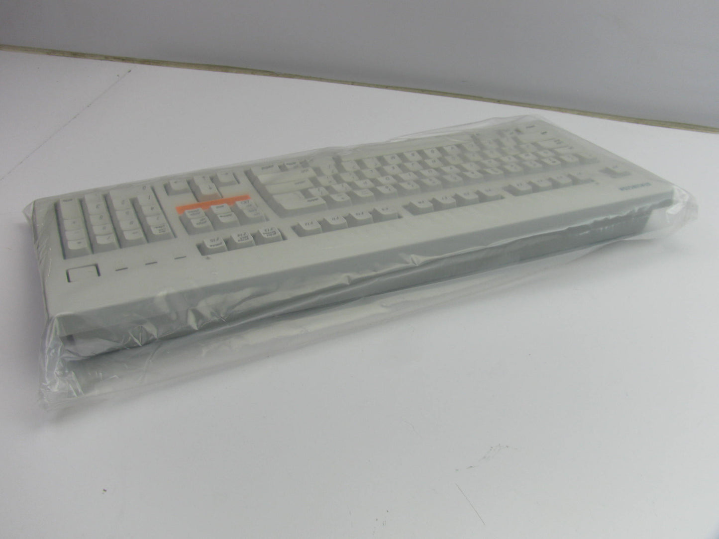 MAC Only - NEW IN BOX - KENSINGTON 64330 Keyboard 105-Key Mac Keyboard