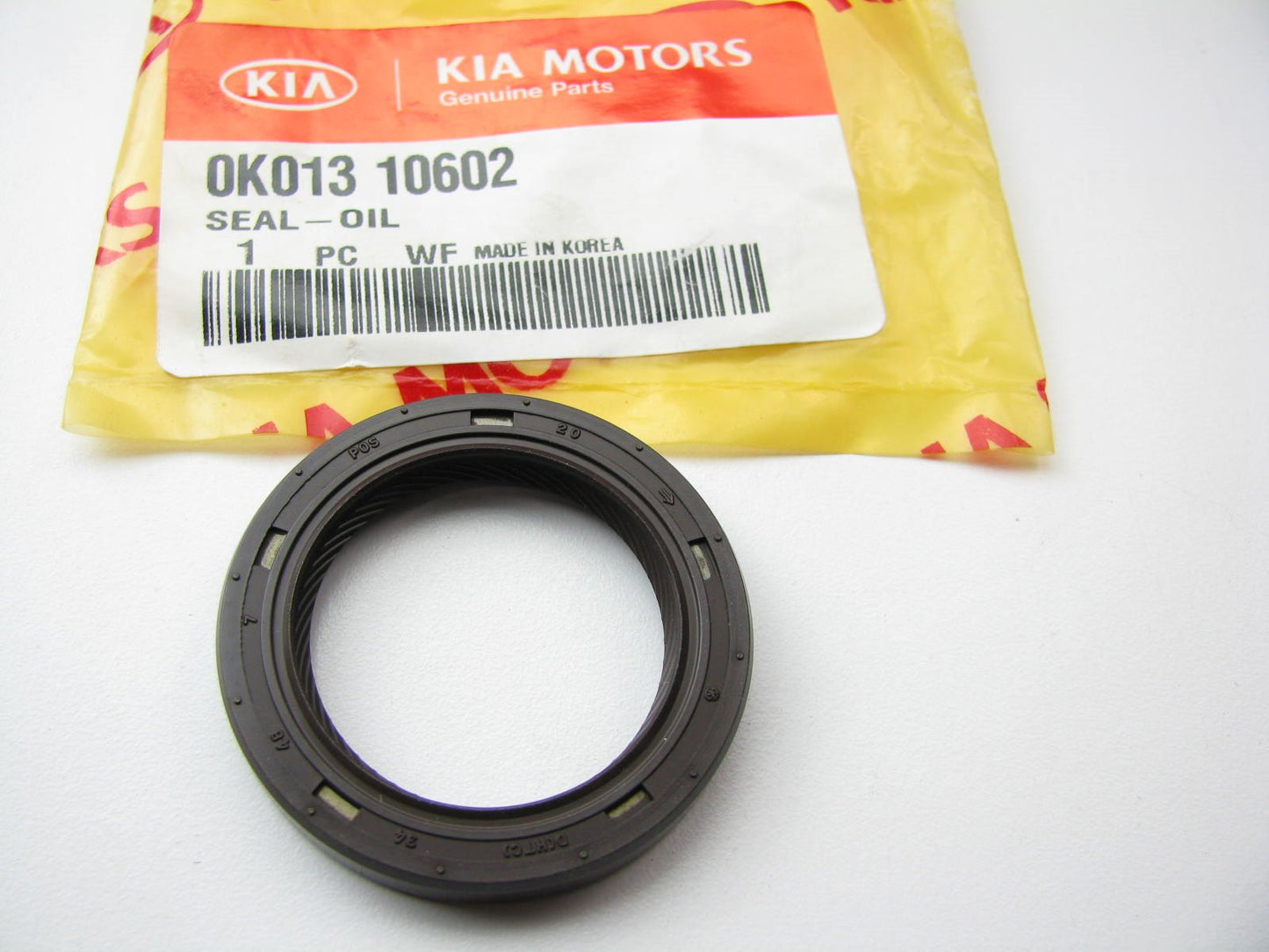 New Genuine Engine Camshaft Seal OEM For Kia 4 CYLINDER  0K01310602