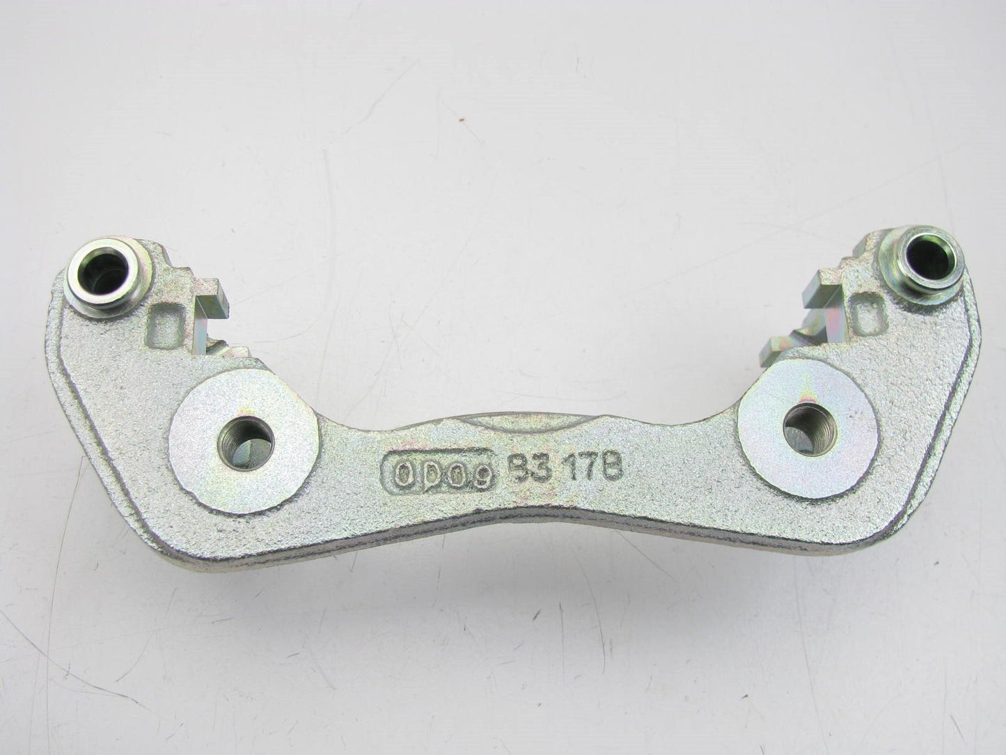 NEW GENUINE FRONT Disc Brake Caliper Bracket OEM For 1998-02 Sportage 0K04533281