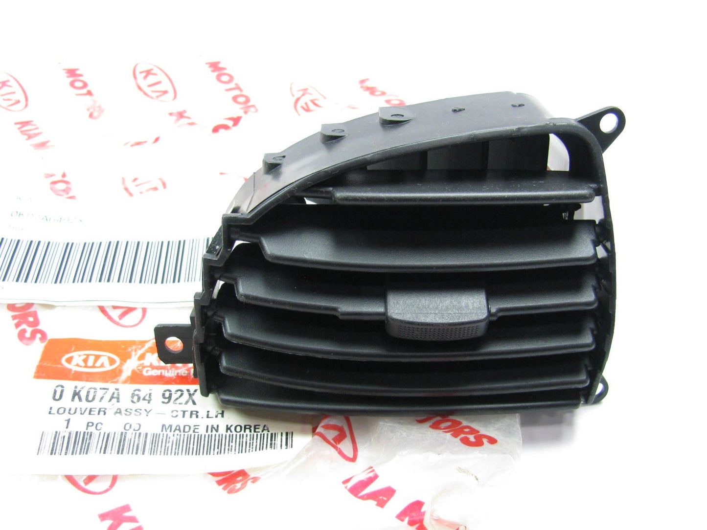 NEW - OEM 0K07A6492X Center Left Dashboard A/C Air Vent For 2000-2002 Sportage