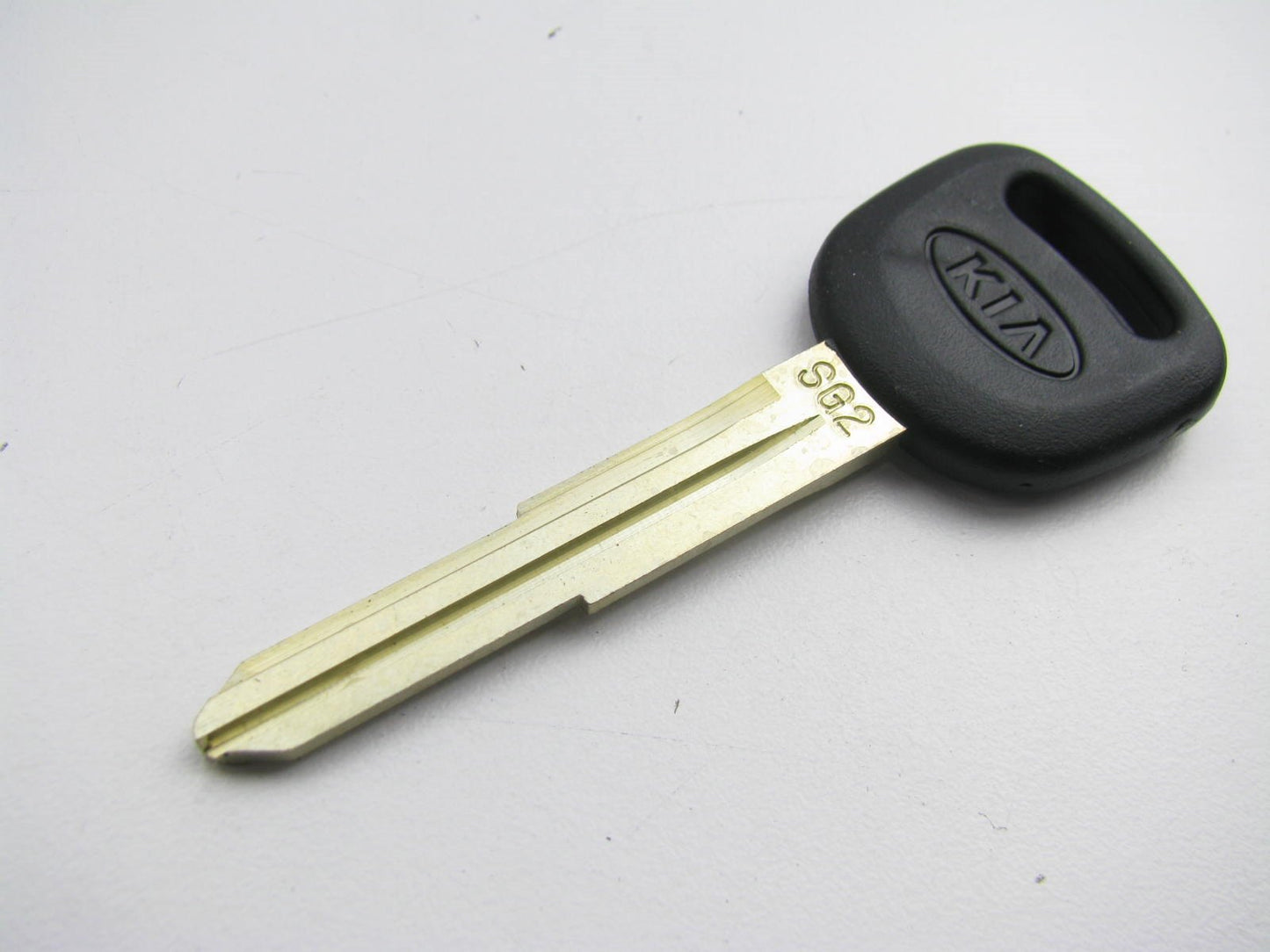 New Genuine Uncut Key Blank For 2001-2002 Kia Sportage 0K07A76201A