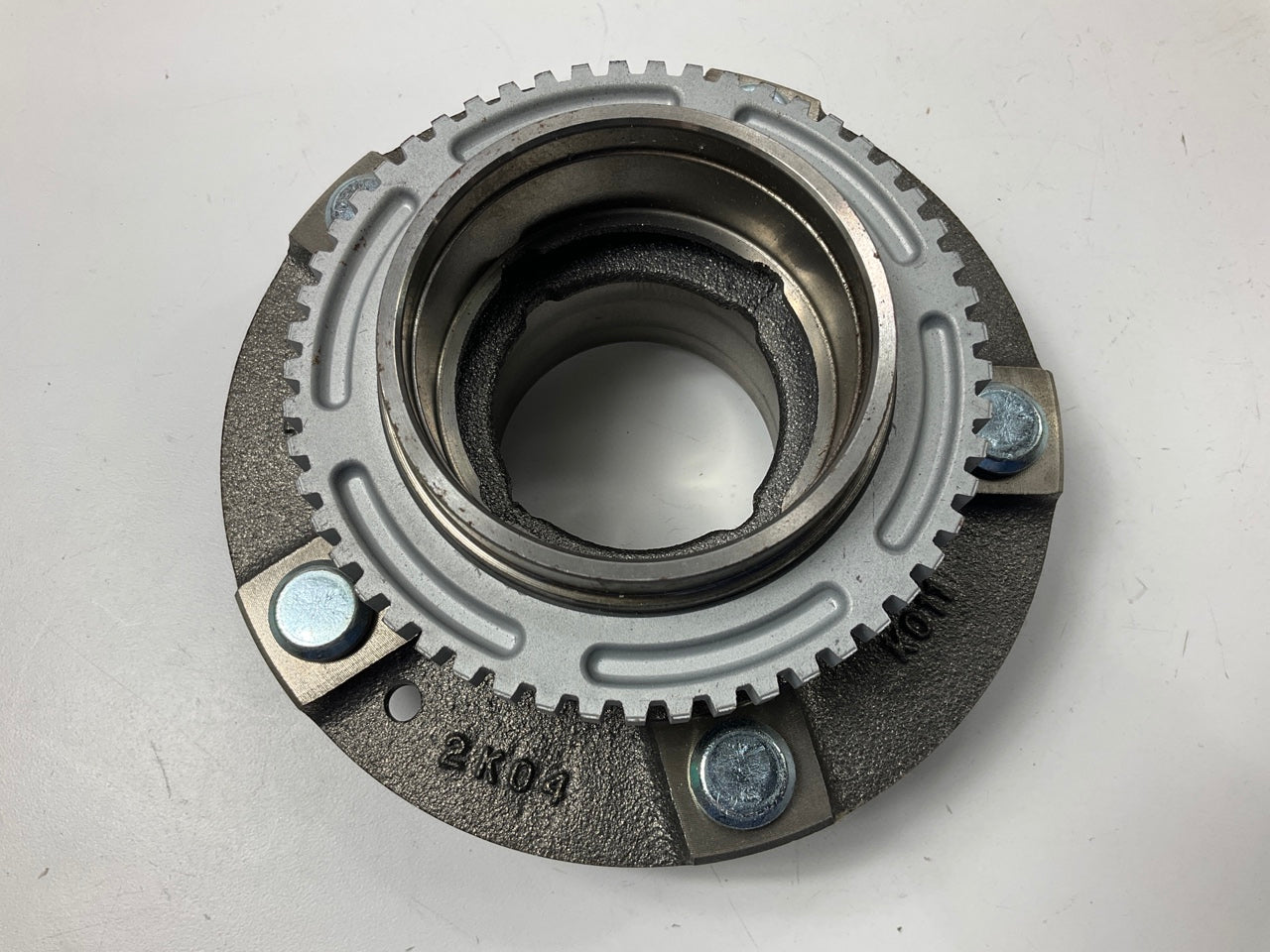 NEW GENUINE Front Wheel Hub OEM For 2000-2002 Kia Sportage 0K08133060