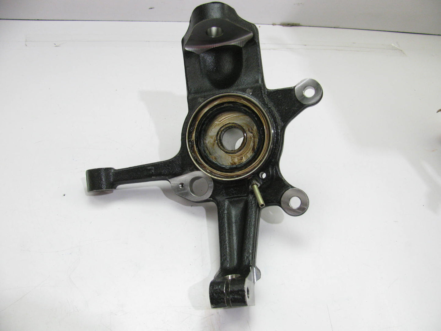 NEW - OEM 0K08233030B Front Left Steering Knuckle For 2000-2002 Kia Sportage