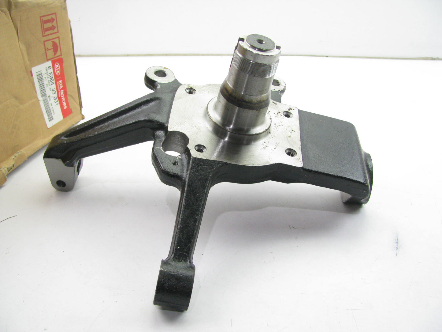 NEW  OEM Front Left Steering Knuckle 0K08433031 For 1998-2002 Kia Sportage 2WD