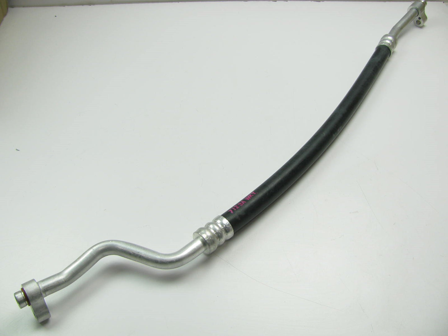 NEW GENUINE Low Pressure A/C Hose OEM For 1995-1996 Kia Sephia 0K27R61460A