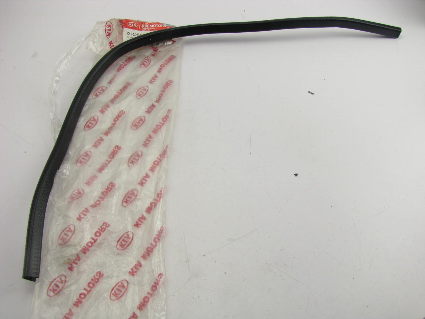 New Liftgate Tailgate Hatch Welt Seal OEM For 2000-2004 Kia Spectra 0K2B168911